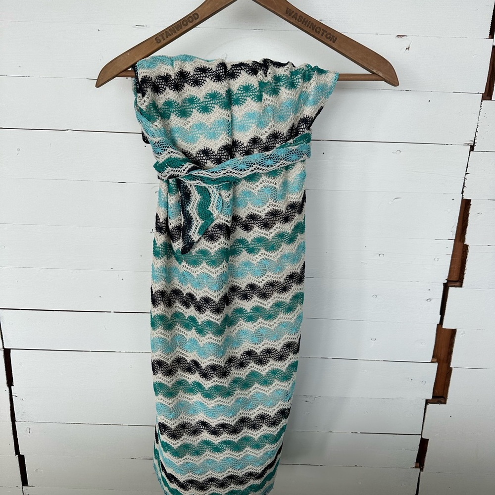 Elegant Chevron Patterned Strapless Dress